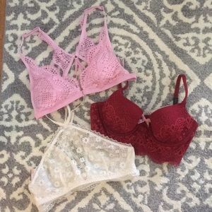 3 Victoria’s Secret bras